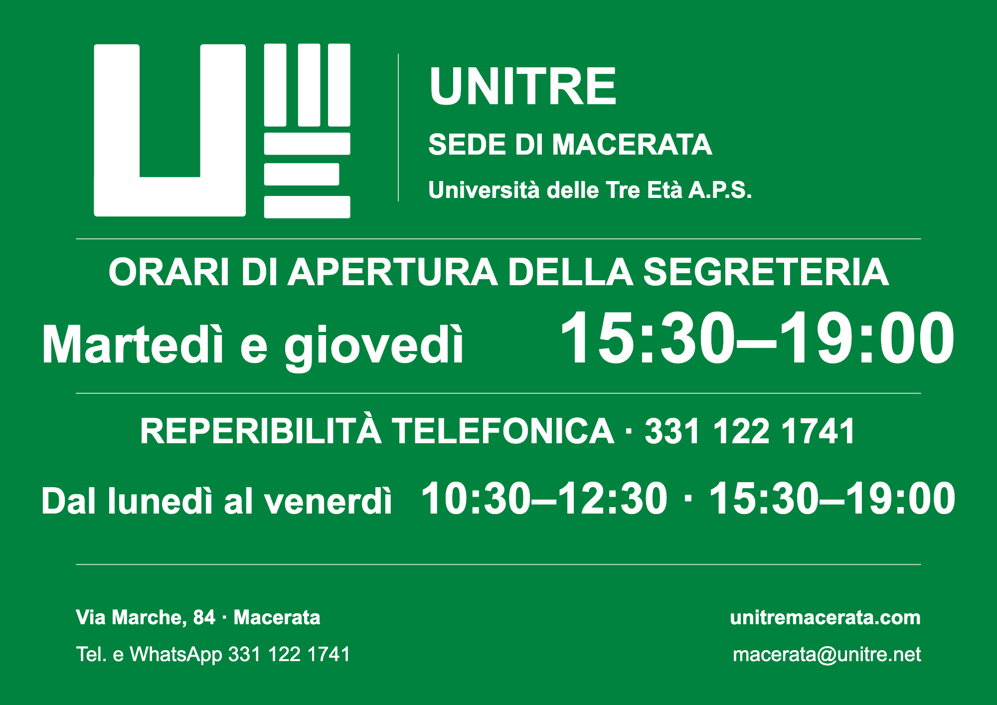 Cartello con gli orari della segreteria: martedì e giovedì 15:30–19:00. Reperibilità telefonica dal lunedì al venerdì 10:30–12:30 e 15:30–19:00